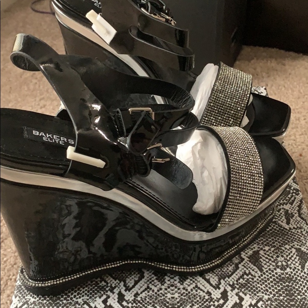 Shoe’s - Picture 2 of 6